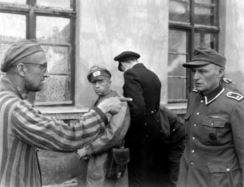 A concentration camp victim identifies an SS guard in June 1945.jpg