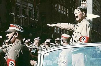 Adolf-Hitler-SA-Parade-in-Nurnberg-Reichsparteitag-1938.jpg