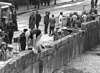 Berliner Mauer 1961.jpg