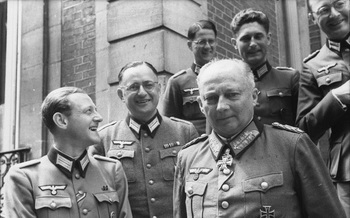 Besprechung_deutscher_Offiziere_Generalfeldmarschall Hans-Günther von Kluge.jpg