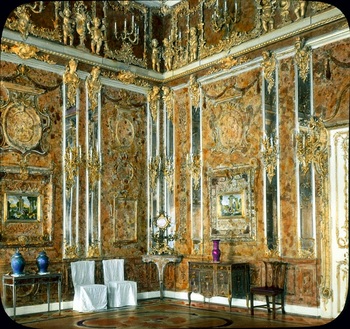 Catherine_Palace_interior_-_Amber_Room_(1931).jpg