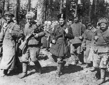 Партизаны после разгрома фашистов в селах Тарасовке и Шемякине.jpg