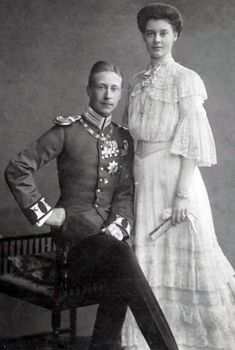 Duchess_Cecilie_of_Mecklenburg-Schwerin_and_the_German_Crown_Prince.jpg
