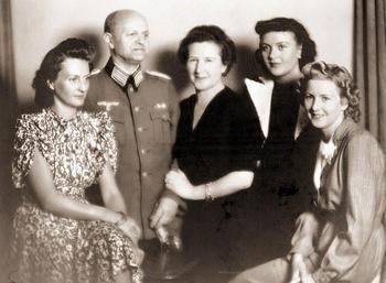 Eva Braun with her parents, Friedrich 'Fritz' and Franziska (centre) and her sisters Ilse (left) and Margarethe Gretl (second from right) in 1940.jpg