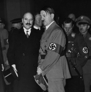 François-Poncet _Hitler 1935.jpg