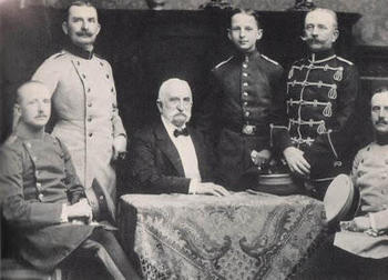 General Eduard von Lewinski, photographed in 1904, with his five living sons including, at his left shoulder, 14 year old cadet Erich von Manstein.jpeg