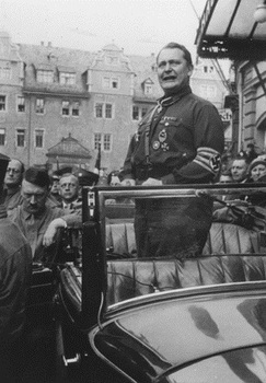 Goering delivers a speech ibn Weimar.jpg