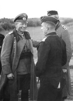 Guderian in discussion with a young armored troop Leutnant, summer 1941.jpg