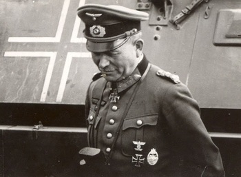 Guderian_wearing_Panzerkampfabzeichen.jpg