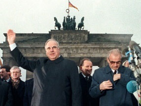 Helmut Kohl  Brandenburger Tor.jpg