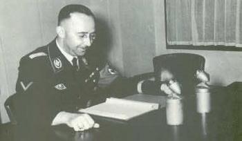 Himmler making a radio address on German Police Day.jpg