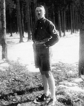 Hitler-in-Shorts-in-The-Late-1920s.jpg
