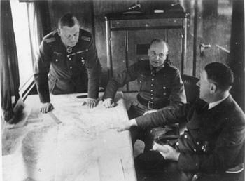 Hitler, von Brauchitsch, Keitel bei Besprechung.jpg