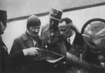 Hitler,Brueckner&Hans Baur.jpg