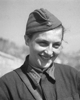 Lyudmila Pavlichenko1941.jpg