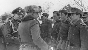Manstein_greeting_soldiers_from_72_Inf_Div_who_had_escaped_from_the_Cherkassy_pocket.jpg