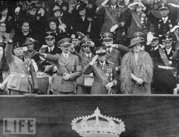 Mussolini, Hitler, Vittorio Emanuele III e la regina Elena.jpg