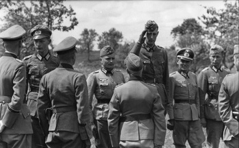 Offiziere der Division Großdeutschland, ganz links von hinten General Walter Hoernlein, vorn Generaloberst Hermann Hoth.jpg
