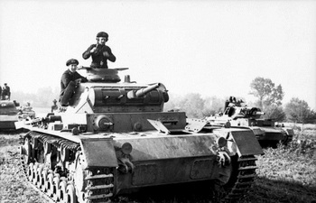 Panzer_III_mit_Panzersoldaten.jpg