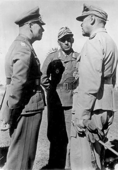 Rommel_with_Fritz_Bayerlein_&_Albert_Kesselring_at_North_Africa,_February_1942.jpg