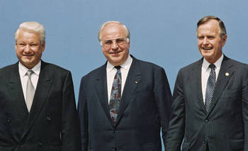 Russian President,  Helmut Kohl and US-President.jpg