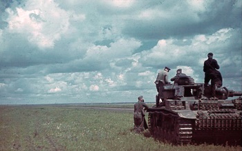 Russland, Panzer III in Steppe.jpg