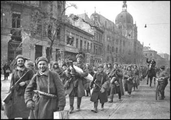Soviet Troops in Budapest.jpg