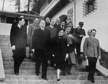 The Duke and Duchess of Windsor with Hitler.jpg