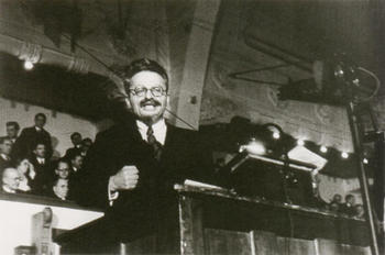 Trotsky_1932.jpg