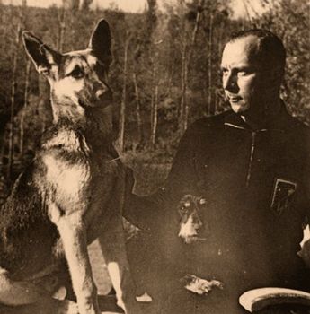 Wilhelm Mohnke&Dog.jpg