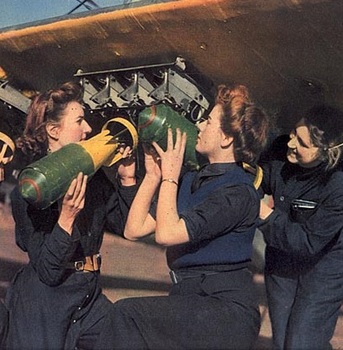 Women's Royal Naval Service (WRENS)_WrenLoadingBombs1942.jpg