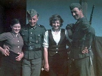 german-soldiers-russian-girls.jpg