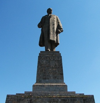largest monument in the world who have actually lived the man Lenin located in Krasnoarmeysk district of Volgograd..jpg
