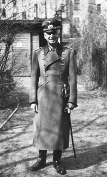 manstein On the eve of the French campaign, May 1940.jpg