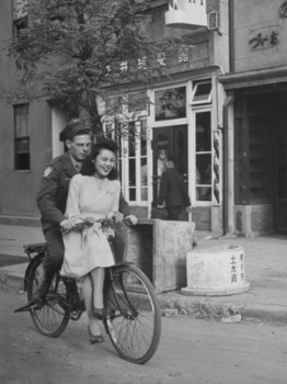 us-soldier-giving-japanese-girl-a-bicycle-ride.jpg